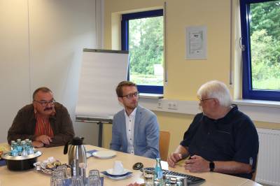 Besichtigung RR Team Laubach - CDU Laubach bei RR Team mit Geschäftsführer Uwe Ebert (rechts) und CDU-Landtagskandidat Michael Ruhl (2. v. rechts)