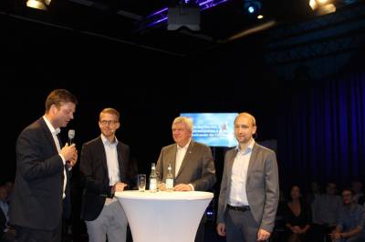 Wahlevent der Jungen Union Hessen in der Alsfelder Stadthalle mit (v.l.) Landesvorsitzendem Stefan Heck, Landtagskandidat Michael Ruhl, Ministerpr&auml;sident Volker Bouffier und Max Schad
