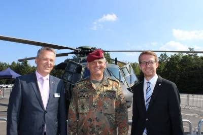 Freuen sich über Aufwertung des mittelhessischen Bundeswehrstandortes Stadtallendorf und fünf Jahre DSK (von links): Gießens Regierungsvizepräsident Martin Rößler, DSK-Divisionskommandeur Generalmajor Andreas Hannemann und Landtagsabgeordneter Michael Ruhl 