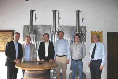 Die Wirtschaftspolitiker der CDU-Landtagsfraktion, Heiko Kasseckert, Dirk Bamberger und Michael Ruhl, wurden von Geschäftsführer Ulrich Klesper, Braumeister Valentin Vogel sowie Bürgermeister Rainer-Hans Vollmöller in der Lauterbacher Brauerei begrüßt (von links)