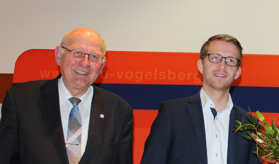 Kurt Wiegel (links) und Michael Ruhl freuen sich über Schuldenabbau und Investitionszuschüsse für Vogelsberger Kommunen