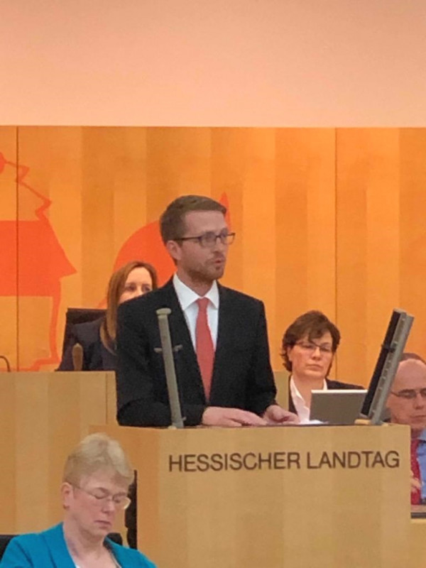Michael Ruhl bei seiner ersten Rede im Hessischen Landtag Michael Ruhl bei seiner ersten Rede im Hessischen Landtag