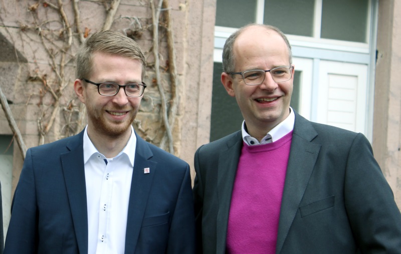 Landtagsabgeordneter Michael Ruhl (links) und Bundestagsabgeordneter Michael Brand freuen sich über weiteren Zuschuss vom Land zum Digitalausbau Landtagsabgeordneter Michael Ruhl (links) und Bundestagsabgeordneter Michael Brand freuen sich über weiteren Zuschuss vom Land zum Digitalausbau