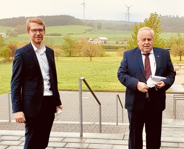 Stellvertretender Kreistagsvorsitzender Michael Ruhl (links) mit Kreistagsvorsitzendem Dr. Hans Heuser